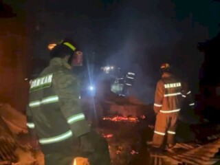 20 Lapak Hangus Terbakar Di Pasar Kuripan Bandar Lampung