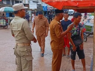 Camat Mesuji Timur Beri Himbauan Pedagang Pasar KTM, Cegah Kemacetan dan Kecelakaan